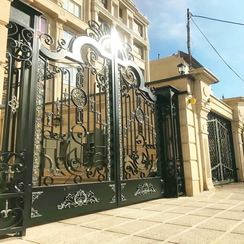ساخت درب پارکینگ لولایی ستون دار لوور