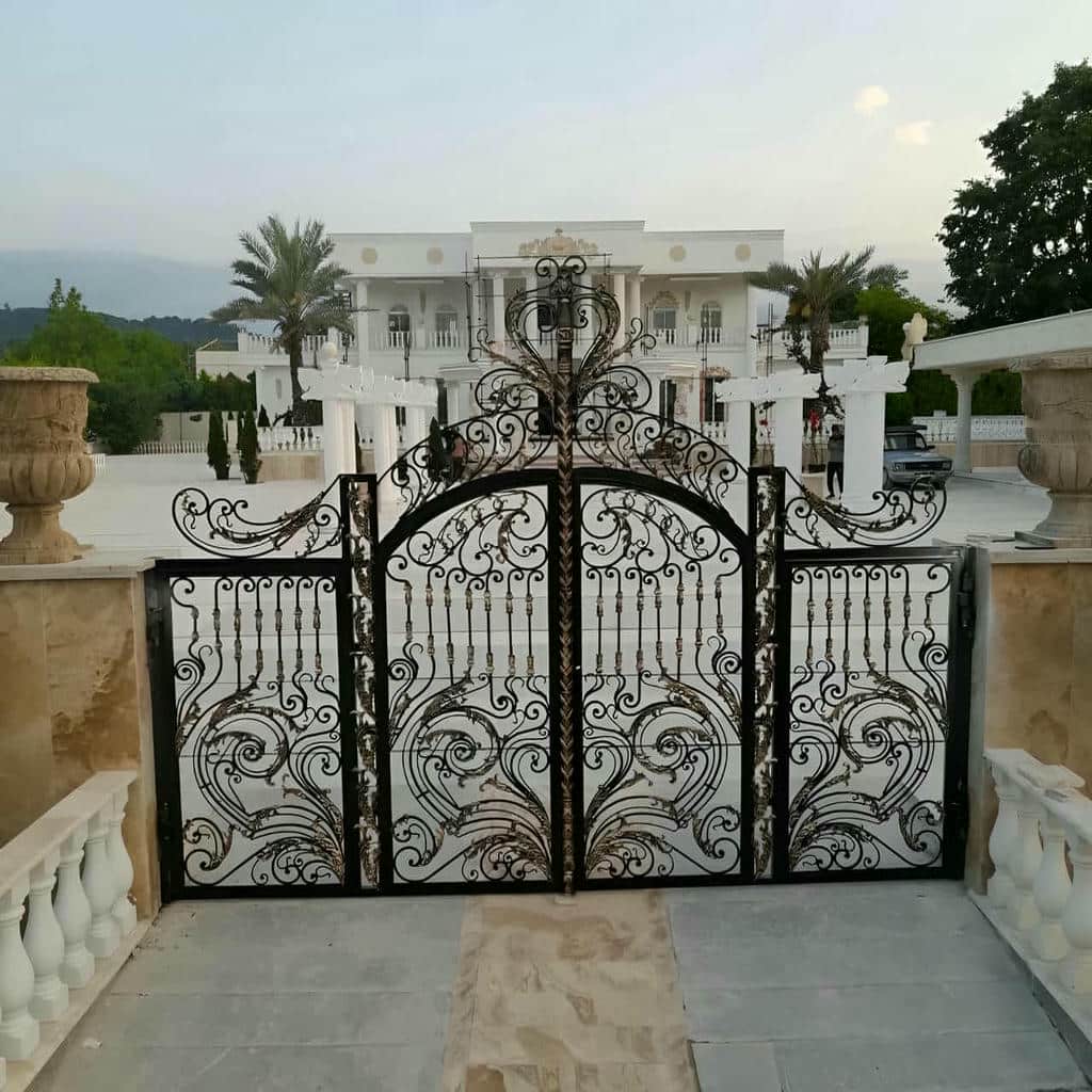 نصب درب پارکینگ لوکس ورودی ویلا