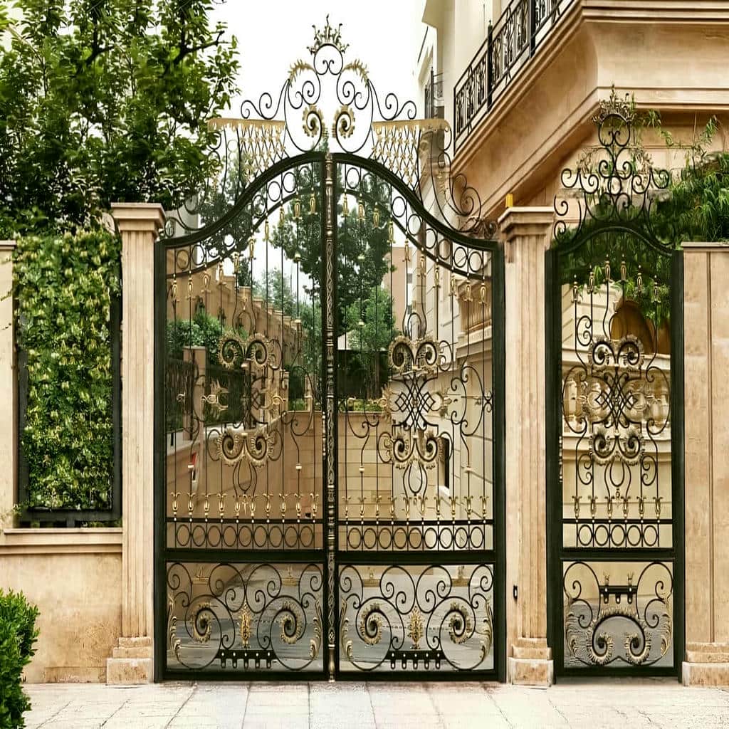 تولید درب حیاط ویلایی قوسی با کلاف تقویتشده