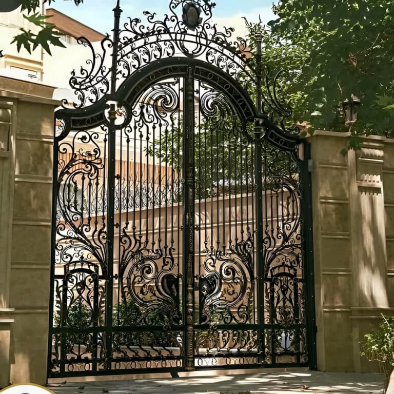 7 نمونه درب حیاط پانل دار