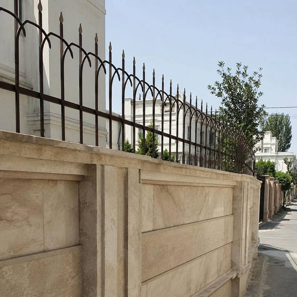 اجرای حفاظ دیوار رنگ کوره ای با شاسی مناسب