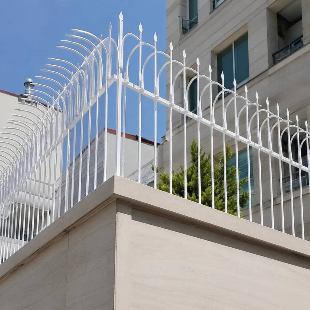 خدمات نصب حفاظ دیوار کوتاه حیاط چندردیف