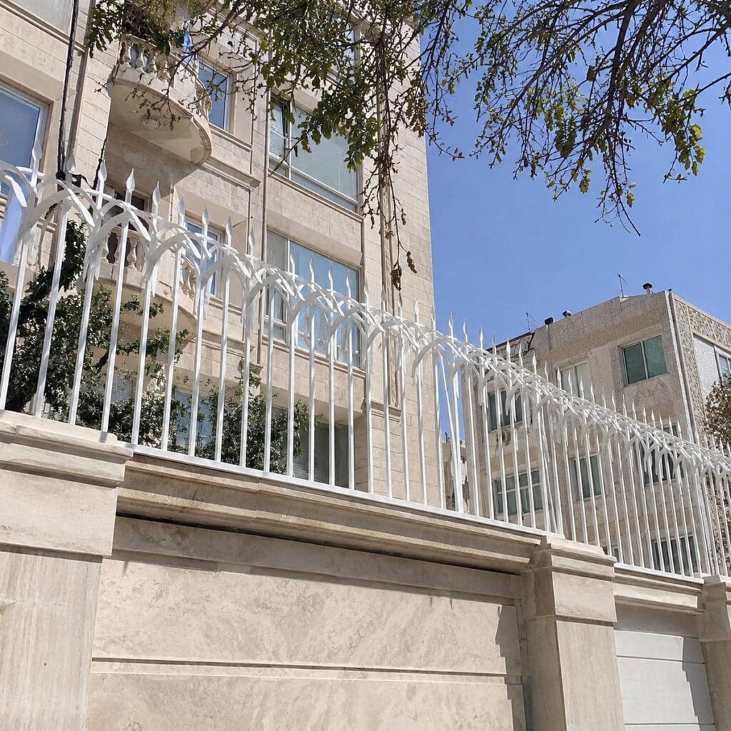 خدمات نصب نرده حفاظ دیوار ساده
