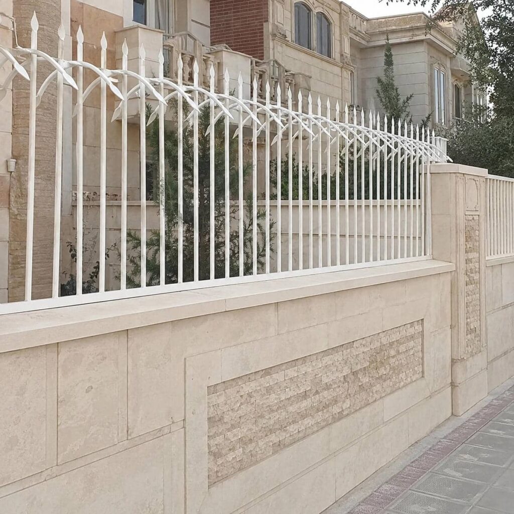 تولید حفاظ دیوار سیم خاردار ترکیبی مدل خطی