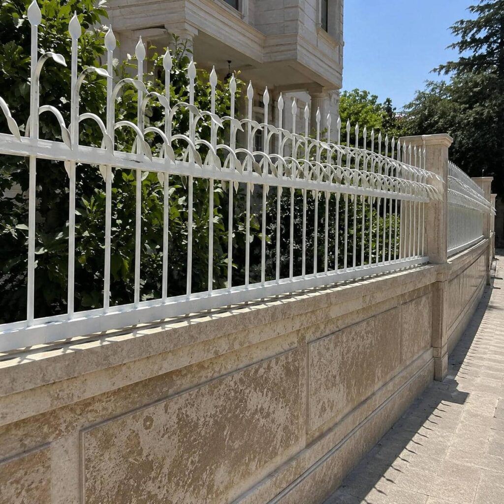 اجرای حفاظ دیوار آهنی رنگ کوره با شاسی مناسب