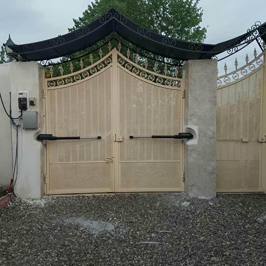 استان خراسان جنوبی ورودی ساختمان با جک اتوماتیک
