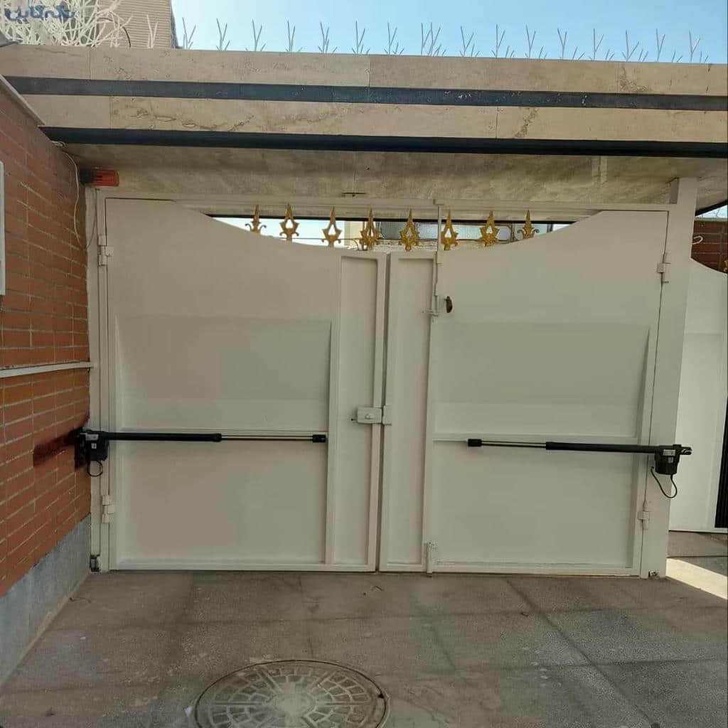 جک پارکینگی استان یزد در ورودی ویلایی