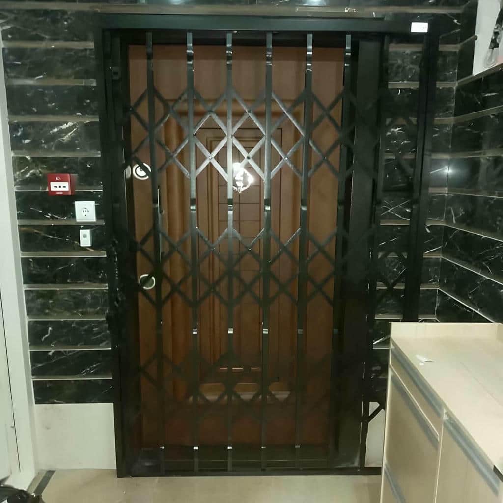 حفاظ آکاردئونی مدل شبکه‌ای ورودی ساختمان