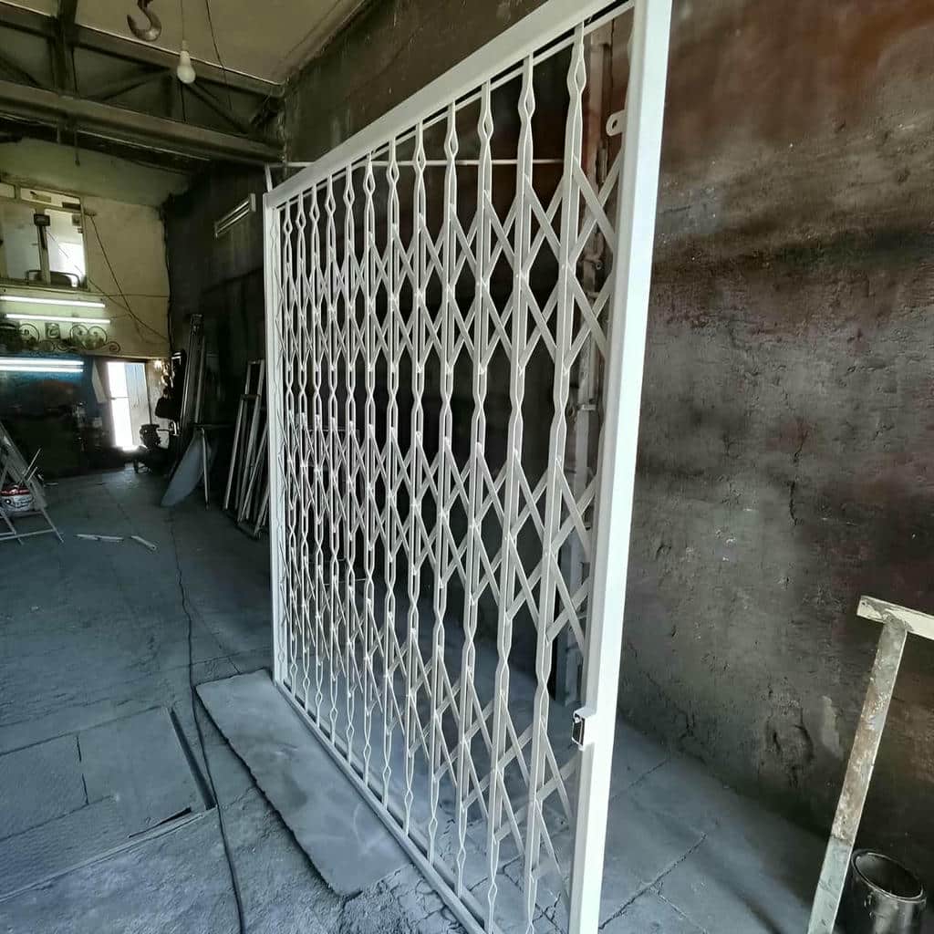 حفاظ آکاردئونی ورودی ساختمان