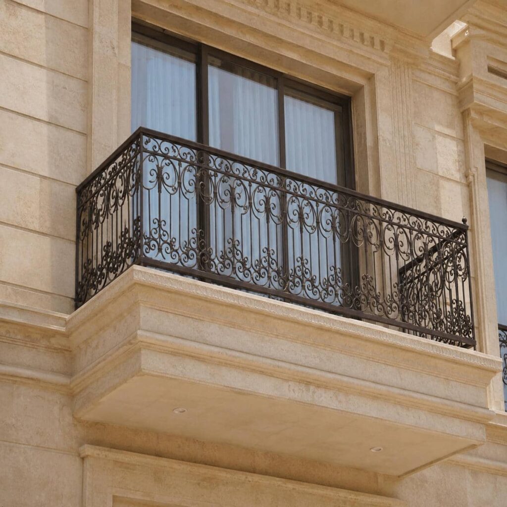 حفاظ تراس با طراحی کلاسیک