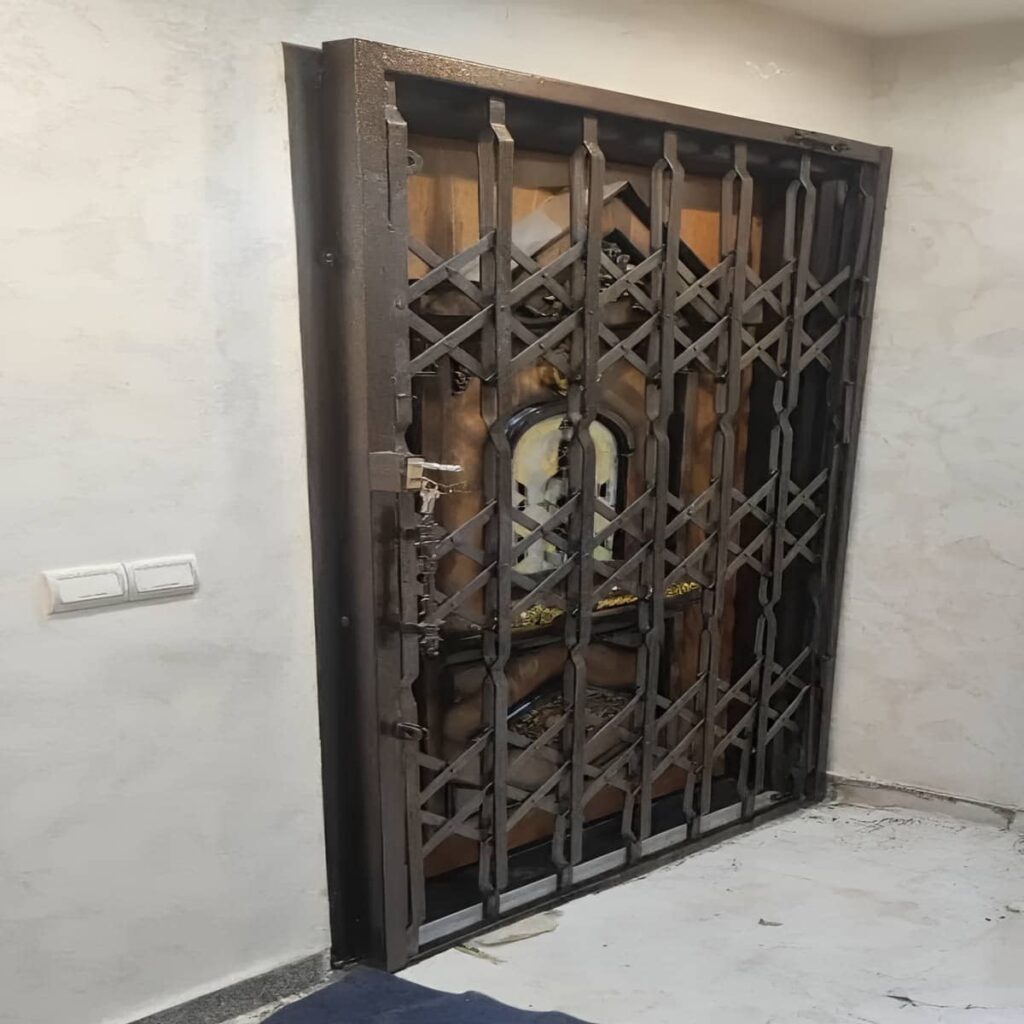 حفاظ درب آکاردئونی رشت مدل شبکه ای مقاوم