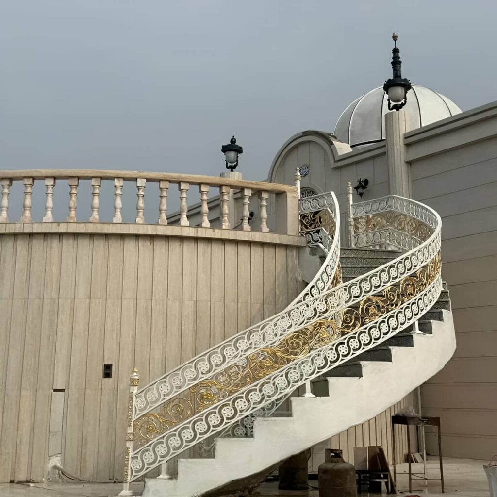 حفاظ راه پله داخلی با طرح کلاسیک