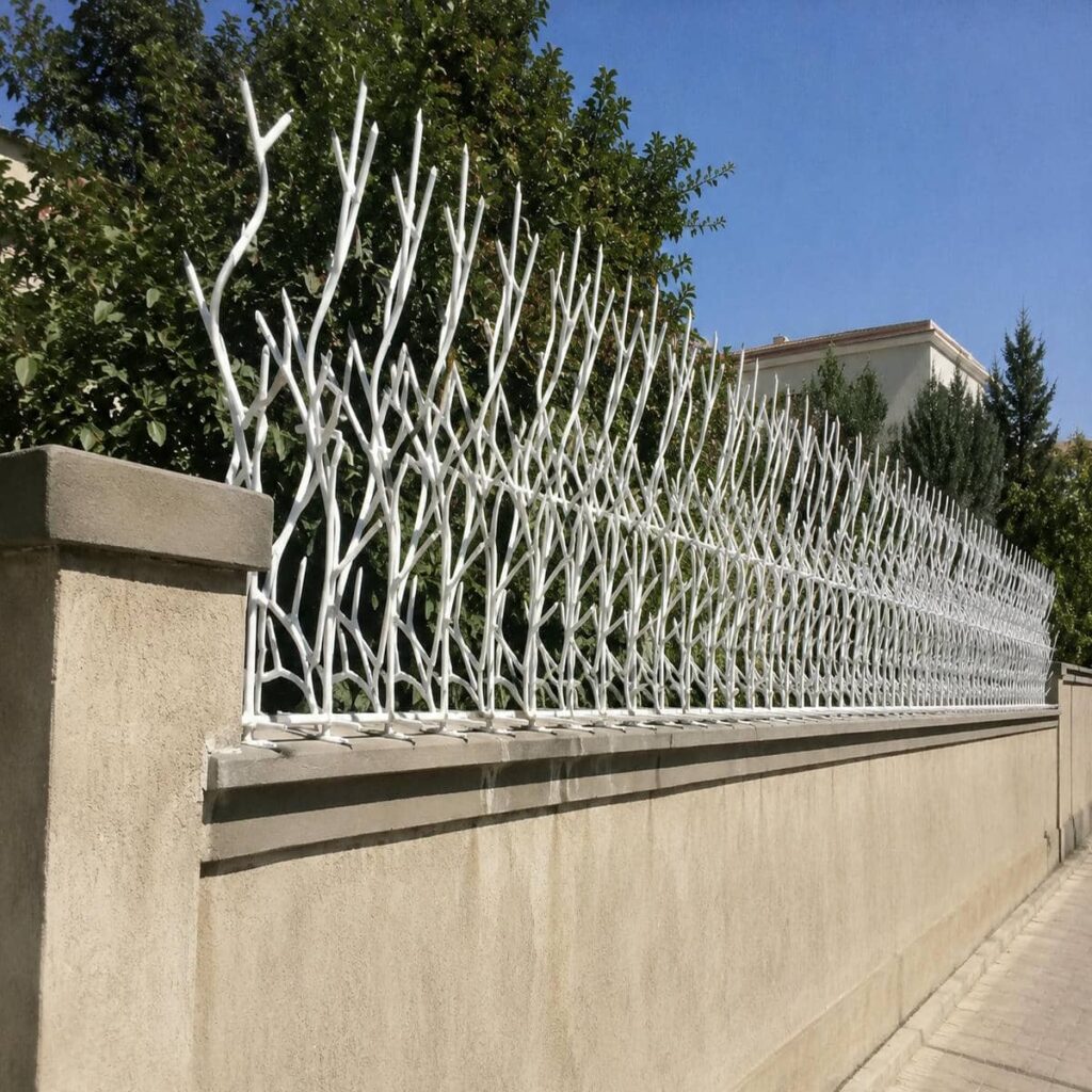 حفاظ سرنیزه ای استان کردستان روی دیوار