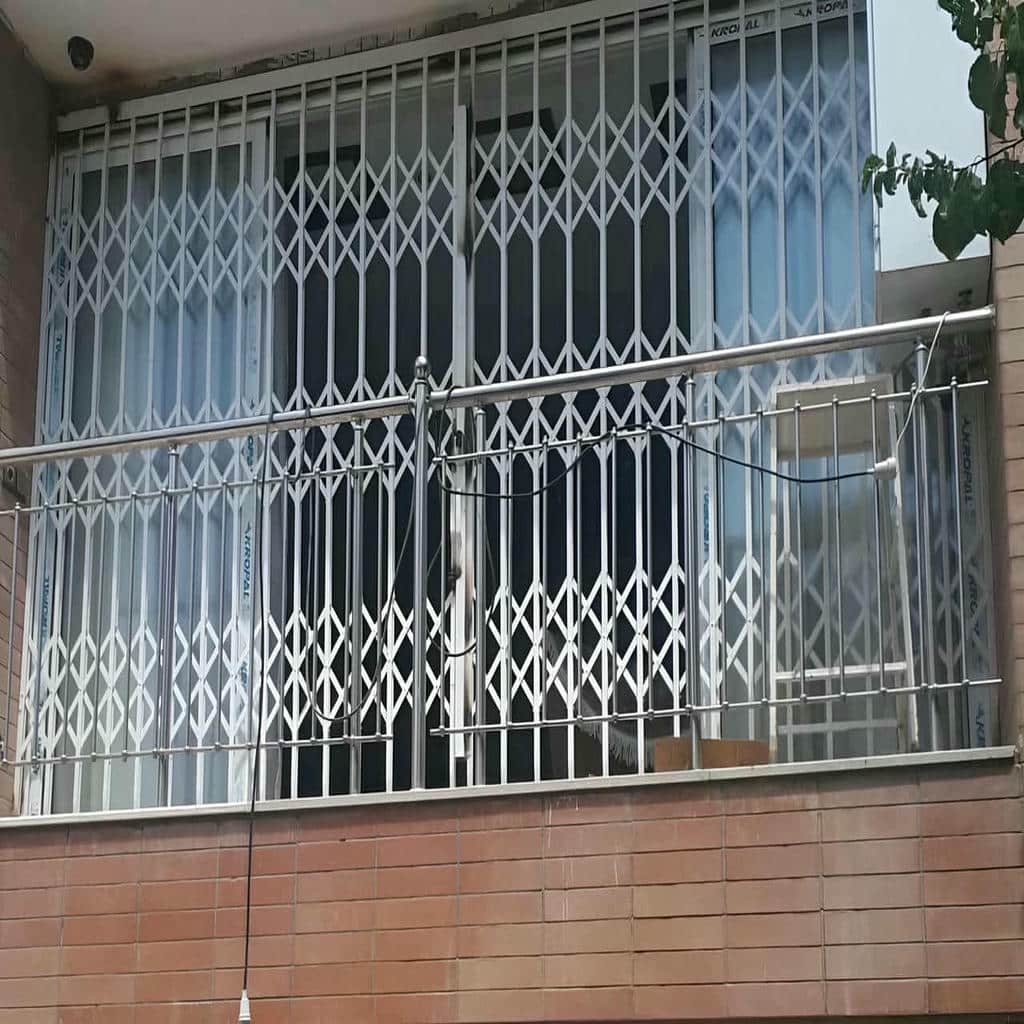 درب آکاردئونی آپارتمان ایلام
