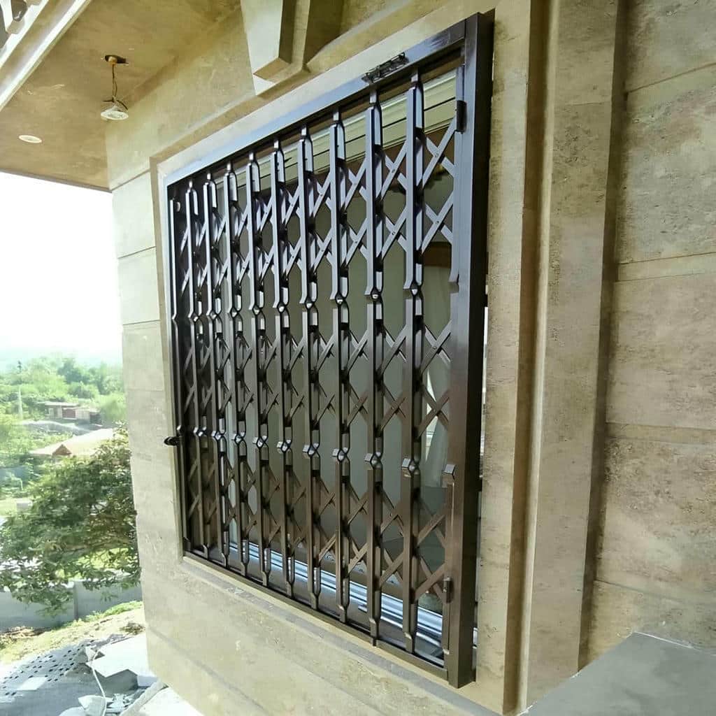 درب آکاردئونی آپارتمان با پوشش رنگی
