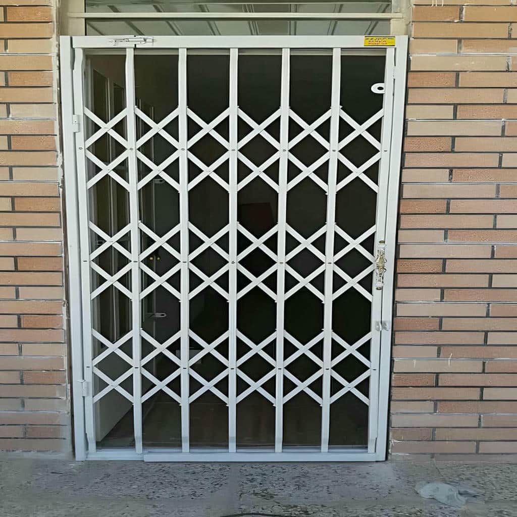 درب آکاردئونی استان کرمان نمای ورودی