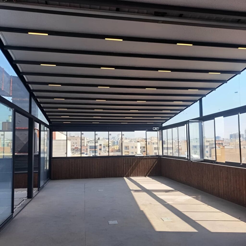 سایبان اتوماتیک قزوین کنار نمای ساختمان