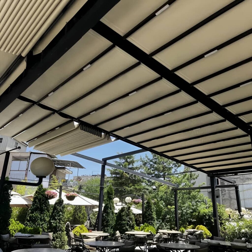سایبان پارچه ای رنگی ساختمان