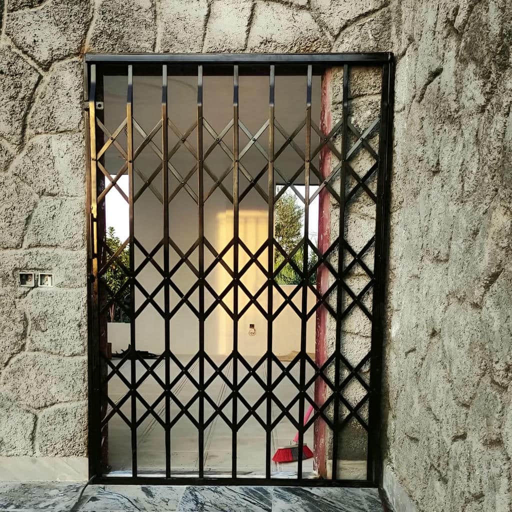 محافظ آکاردئونی آپارتمان با طراحی مشبک محافظ آکاردئونی آپارتمان با طراحی مشبک