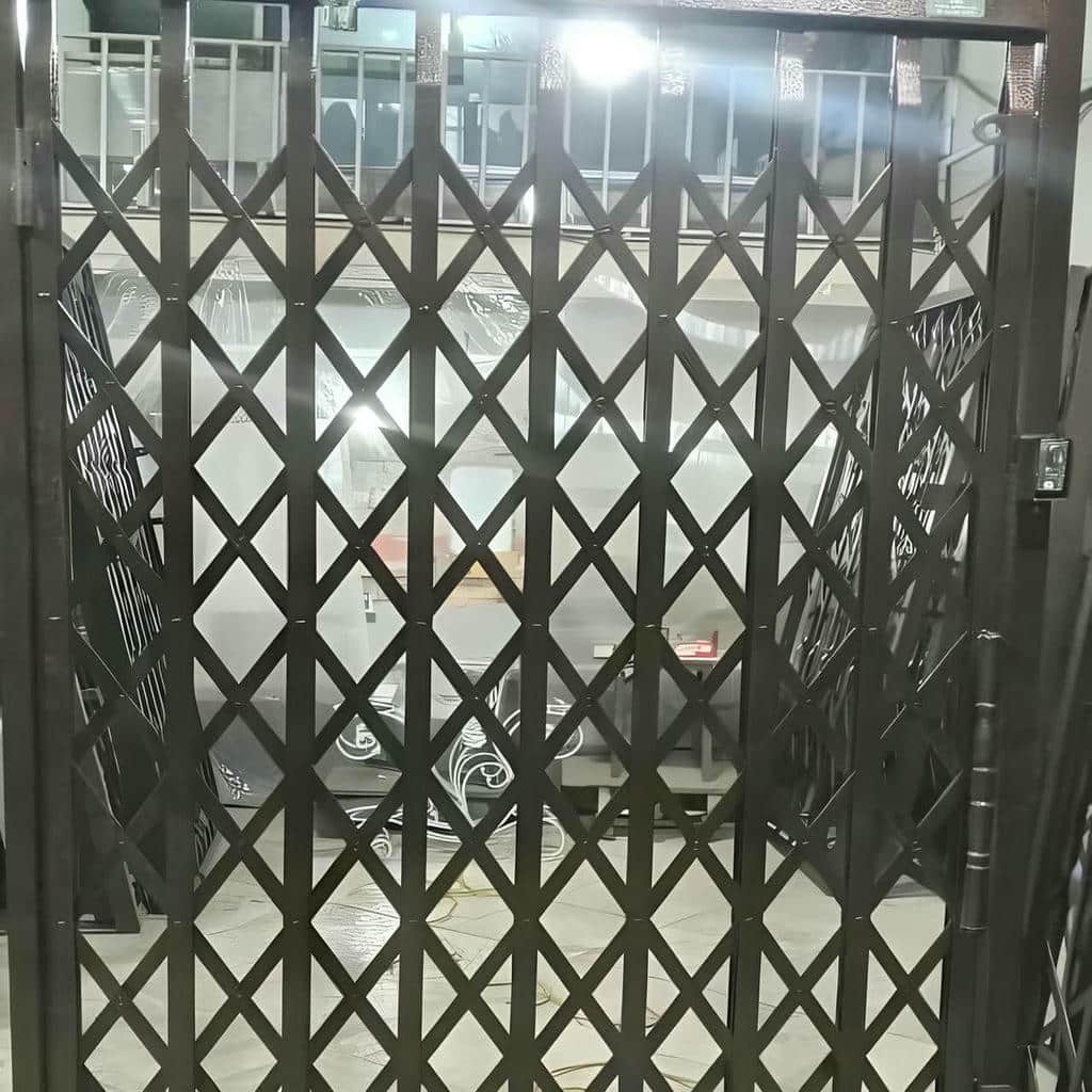 محافظ درب آپارتمان کرج
