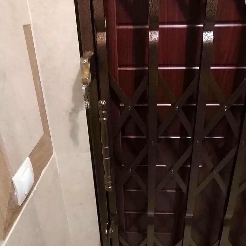 محافظ درب ورودی اداری