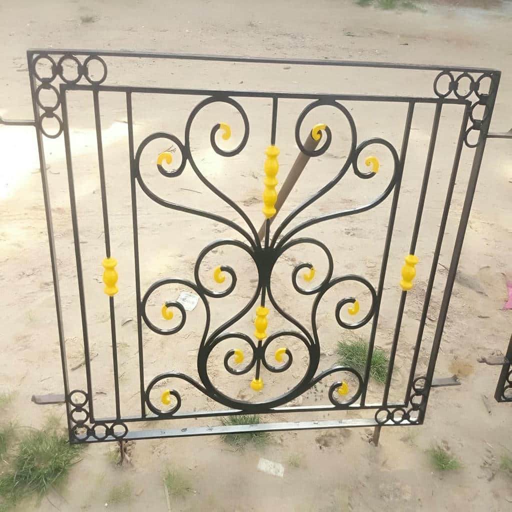 محافظ فرفورژه کنار قاب چوبی استان آذربایجان غربی محافظ فرفورژه کنار قاب چوبی استان آذربایجان غربی