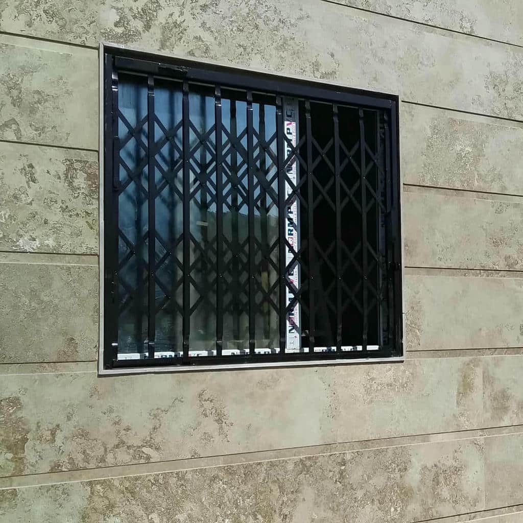 محافظ پنجره ساختمان با فرم کلاسیک