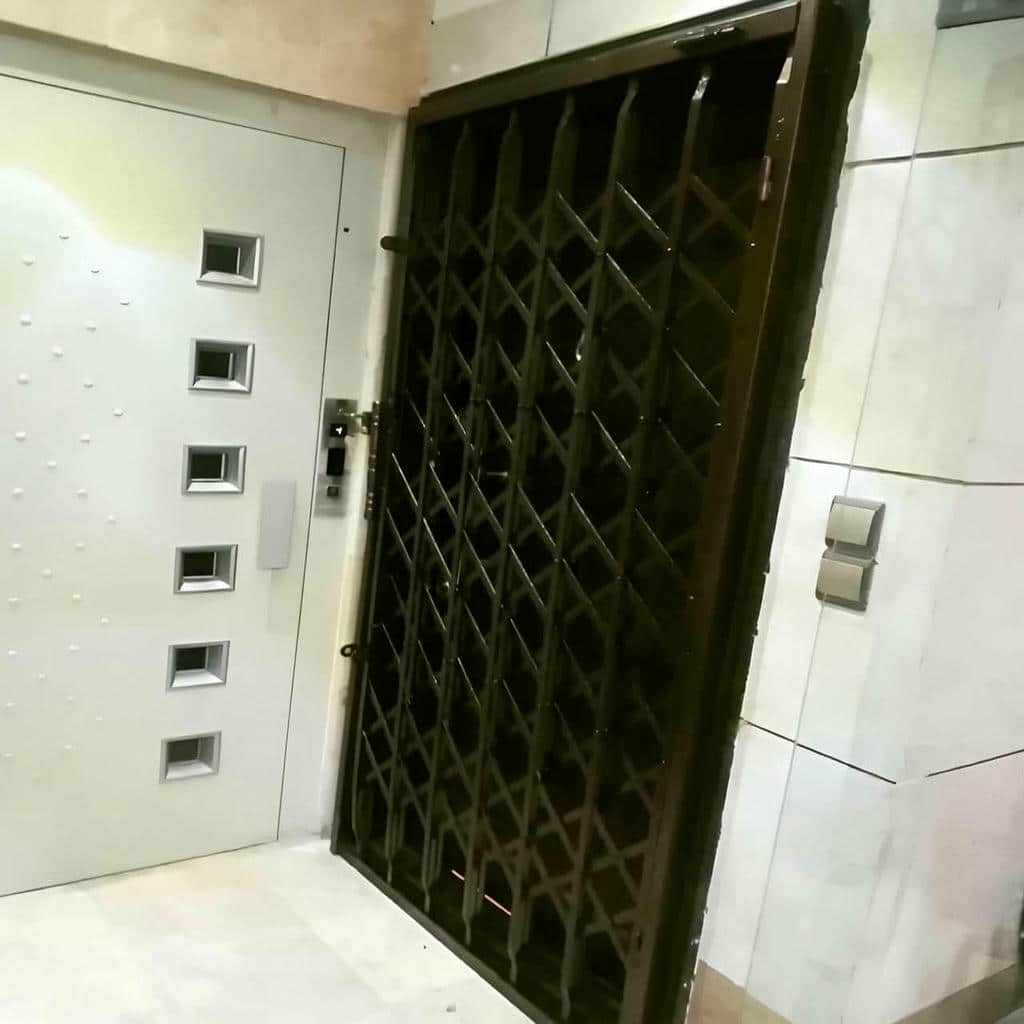 گارد آکاردئونی ورودی ساختمان قم
