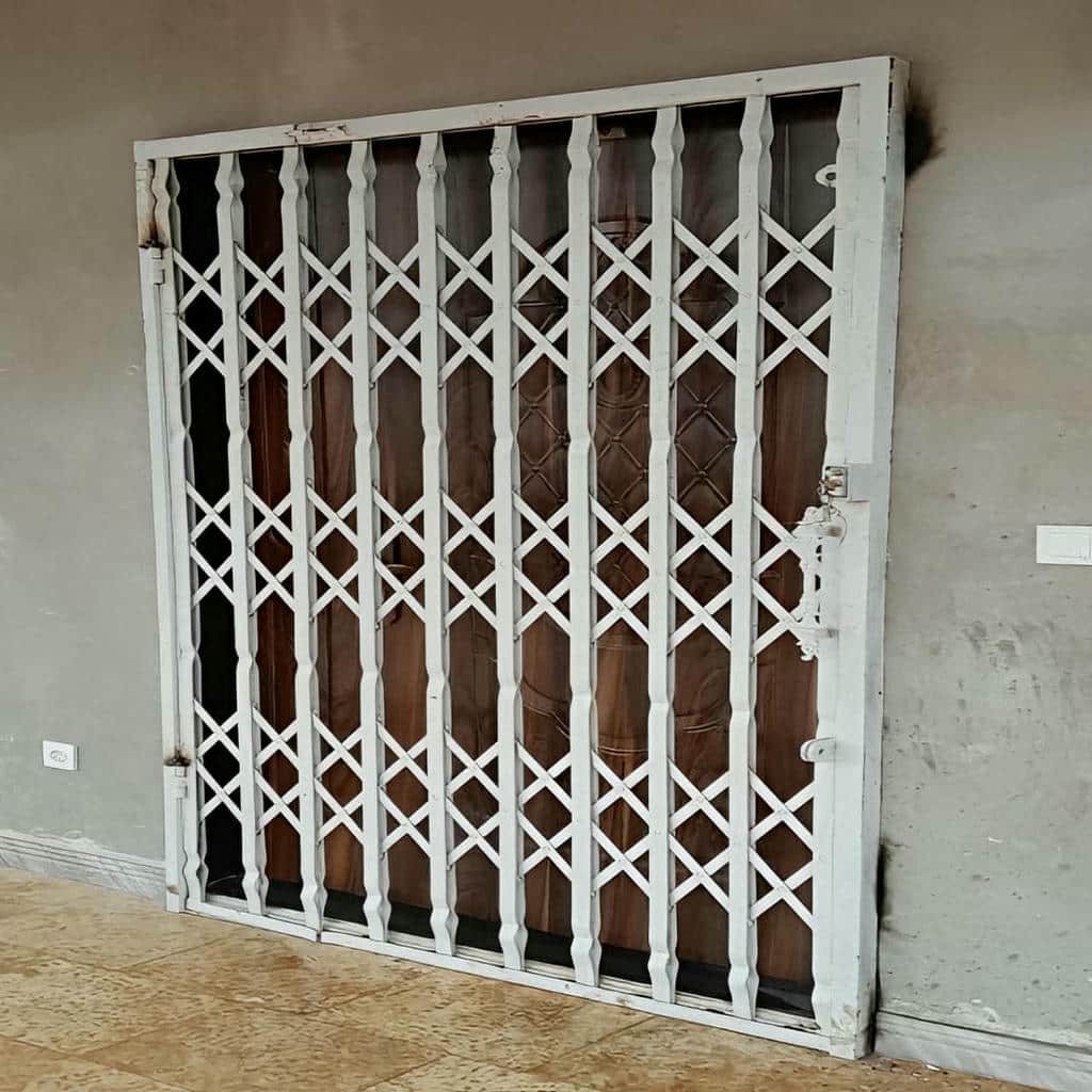 گارد آکاردئونی ورودی ساختمان