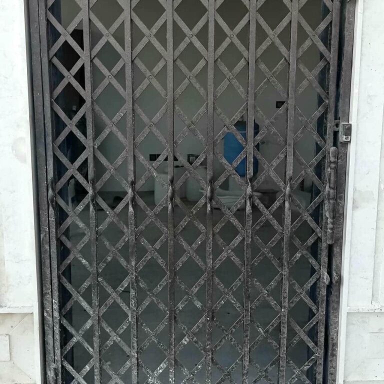 حفاظ درب آکاردئونی فلزی استان یزد حفاظ درب آکاردئونی فلزی استان یزد