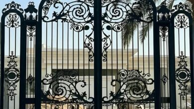 درب حیاط دو لنگه آهنی در استان سمنان